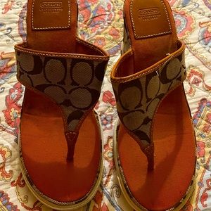 COACH SIGNATURE ALISHA WEDGE SANDAL